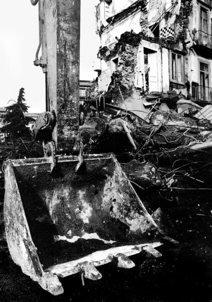 Terremoto d' Irpinia 1980 - Le ruspe al lavoro a via Generale Cascino Avellino