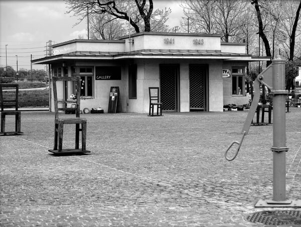 5 wonderful things to see in Krakow and around - Plac Bohaterow Getta, former SS barracck today florist shop