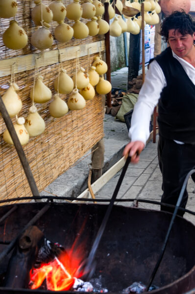 Preparing caciocavallo impiccato