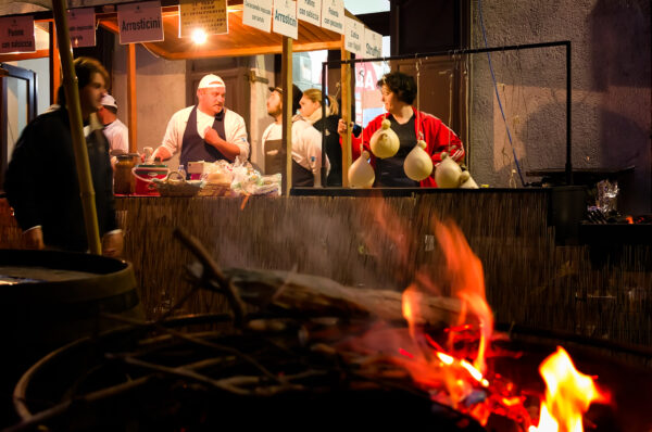 Nusco bonfires night - Selling food