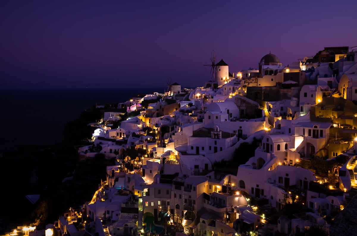 La particolare bellezza di Santorini, senza folla
Le prime luci del giorno ad Oia, Santorini