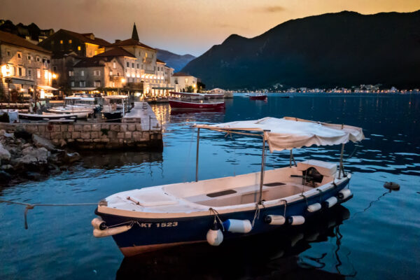 Perast: calli, chiese e gatti
La bellezza di Perast di sera