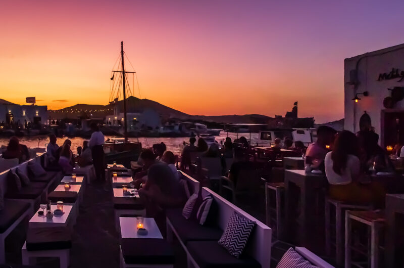 Paros tra turismo ed economia sostenibile. Happy hour a Naoussa