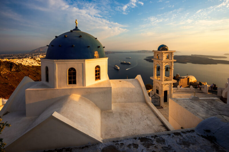 La particolare bellezza di Santorini, senza folla Vista da Imerovigli sulla caldera di Santorini