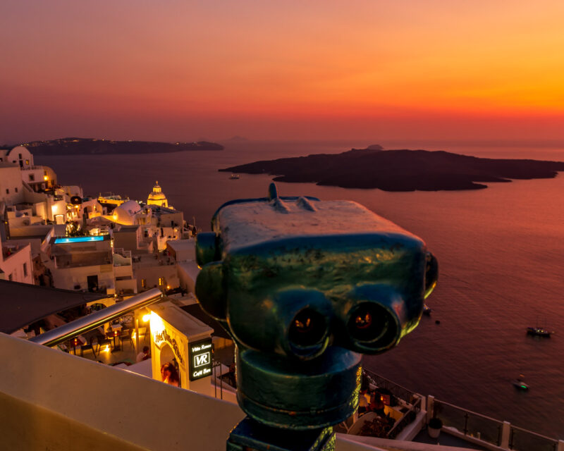 La particolare bellezza di Santorini, senza folla Tramonto sulla caldera. Thira. Santorini. Fira