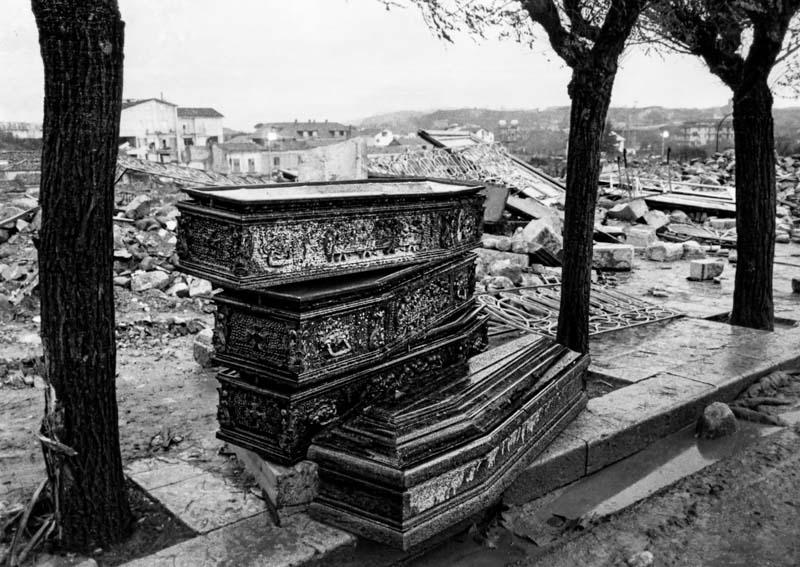 Sant' Angelo dei Lombardi - Piazza De Sanctis 1980 Earthquake