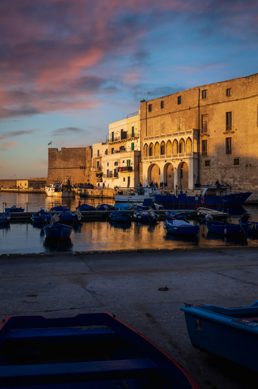 Monopoli, città dimare e chiese