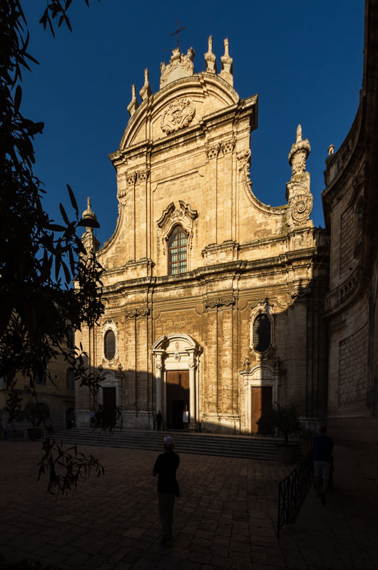 Monopoli, città di mare e chiese