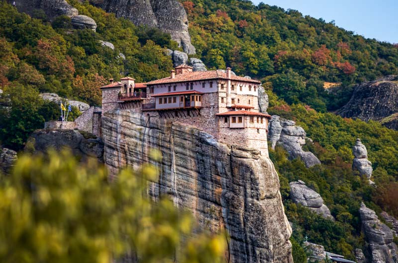 Monastero di San Nicola Anapausas, Meteore: ascesi e turismo