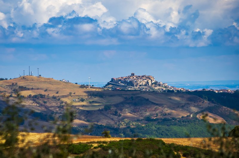 Vista di Acerenza dalla pianura