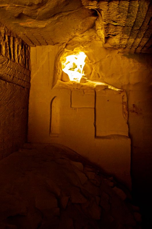 Un tabernacolo scavato da qualcuno all' interno delle cave di Tufo di Favignana